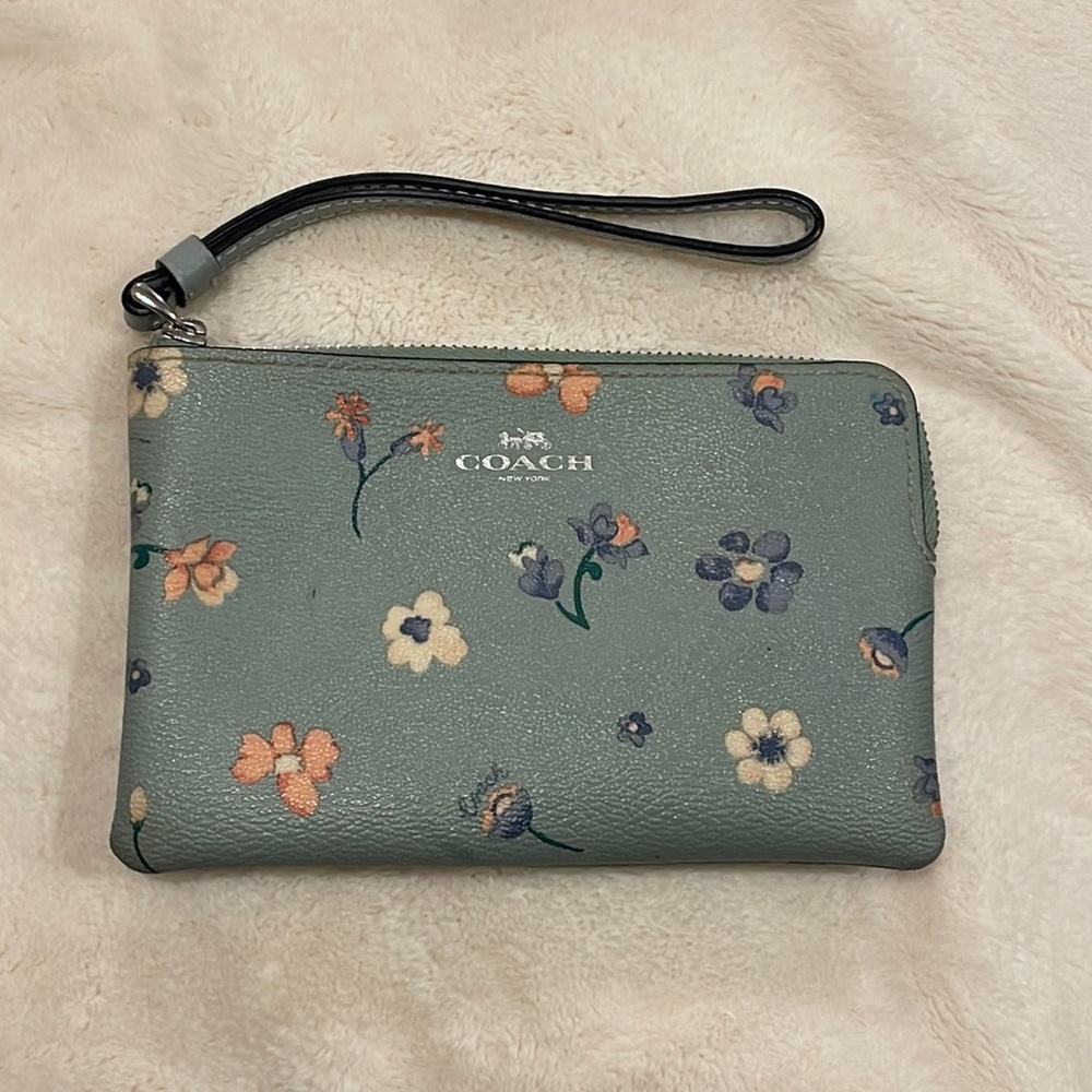 COACH FLORAL WRISTLET